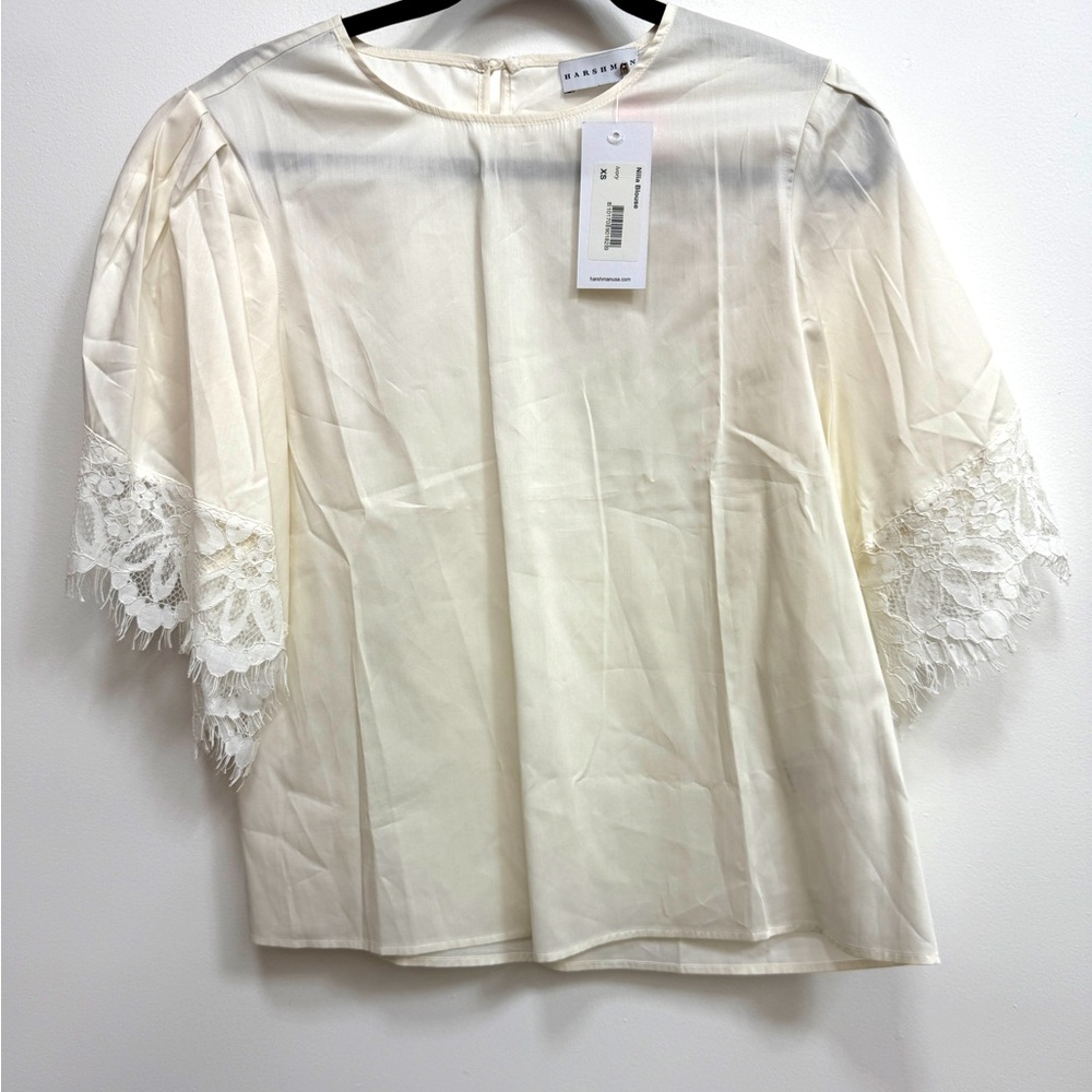 Holly Harshman Nilia Elegant White Lace Sleeve Top, NWT, size XS.